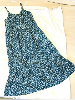 Linen blend Floral Maxi Dress with Pockets! size Medium